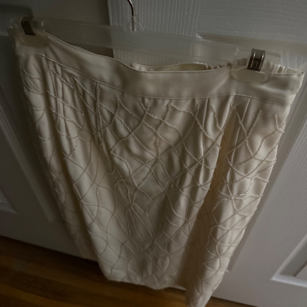 Ladies suit - Picture 2 of 2